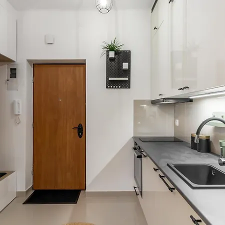 Modern Near Old Town - Orla *