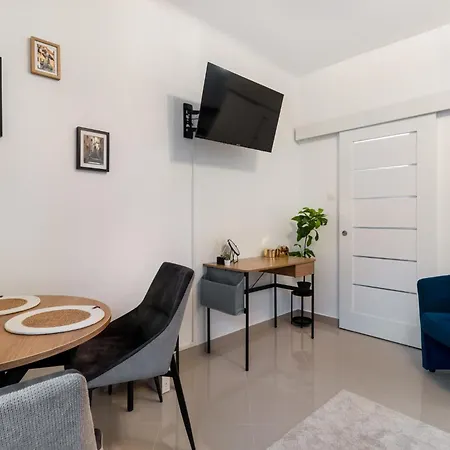 Modern Near Old Town - Orla