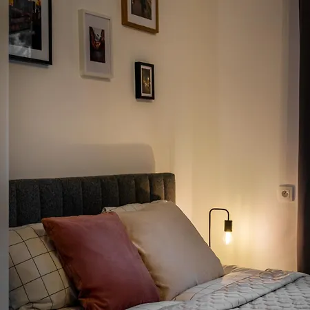 Modern Near Old Town - Orla *